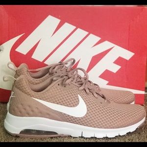 Nike Air Max Motion Low